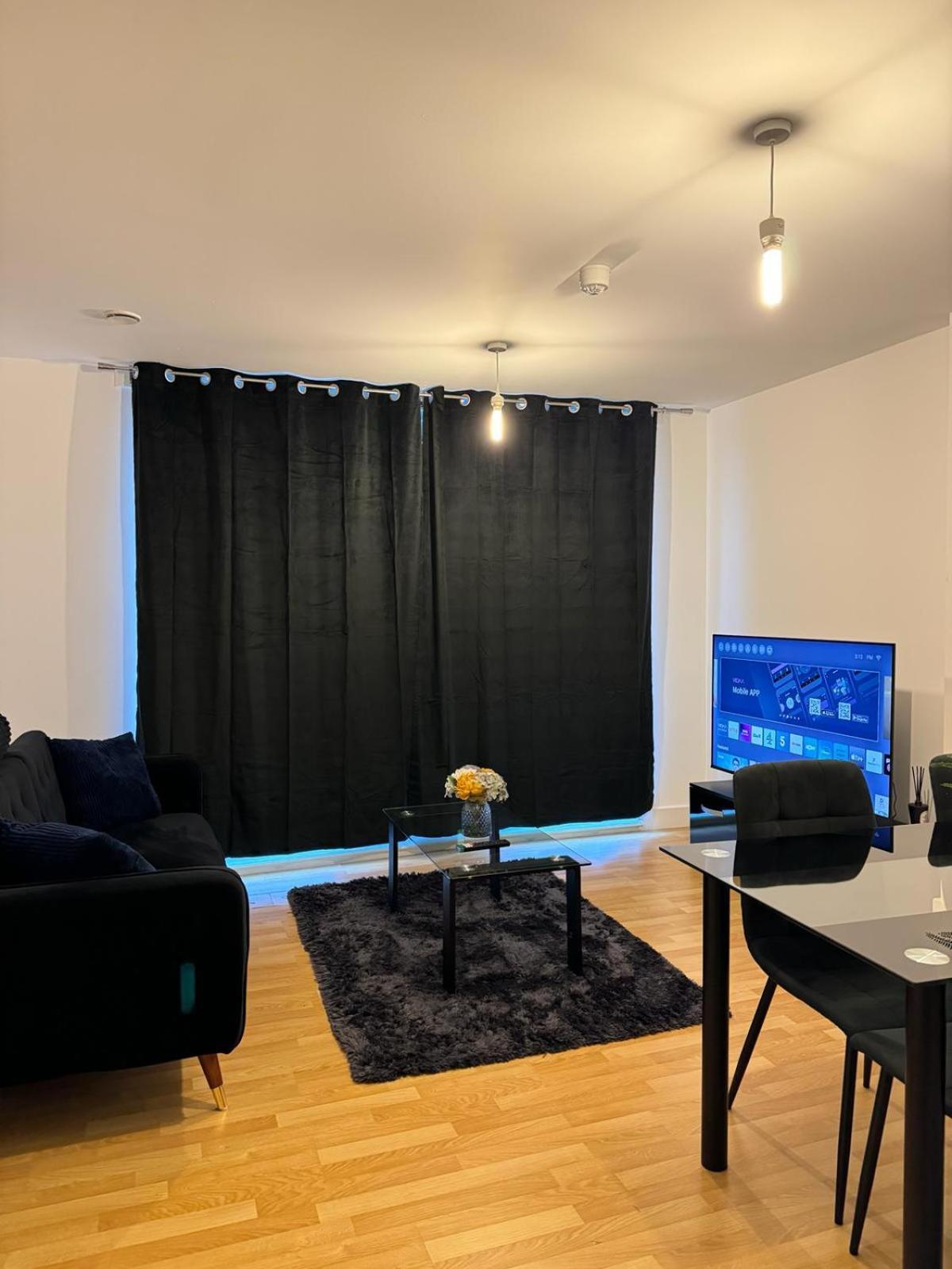 Spacious 2 Bedrooms Apartment In Stratford London Eksteriør billede