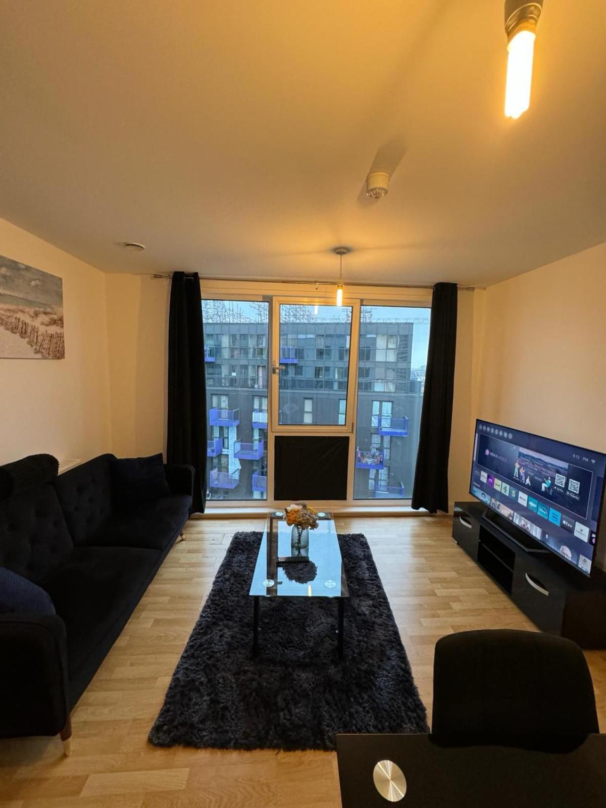 Spacious 2 Bedrooms Apartment In Stratford London Eksteriør billede